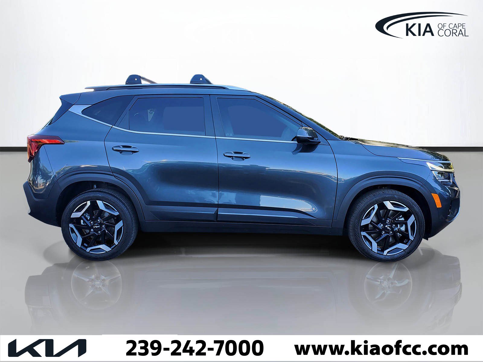 Used 2024 Kia Seltos SX w/ SX Sunroof Package AWD/4WD image 3