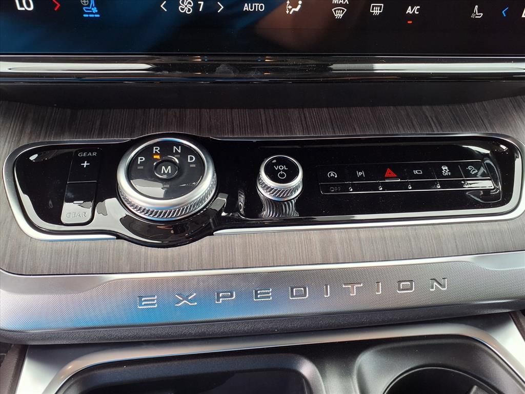 New 2026 Ford Expedition Platinum w/ Platinum Ultimate Package AWD/4WD image 11
