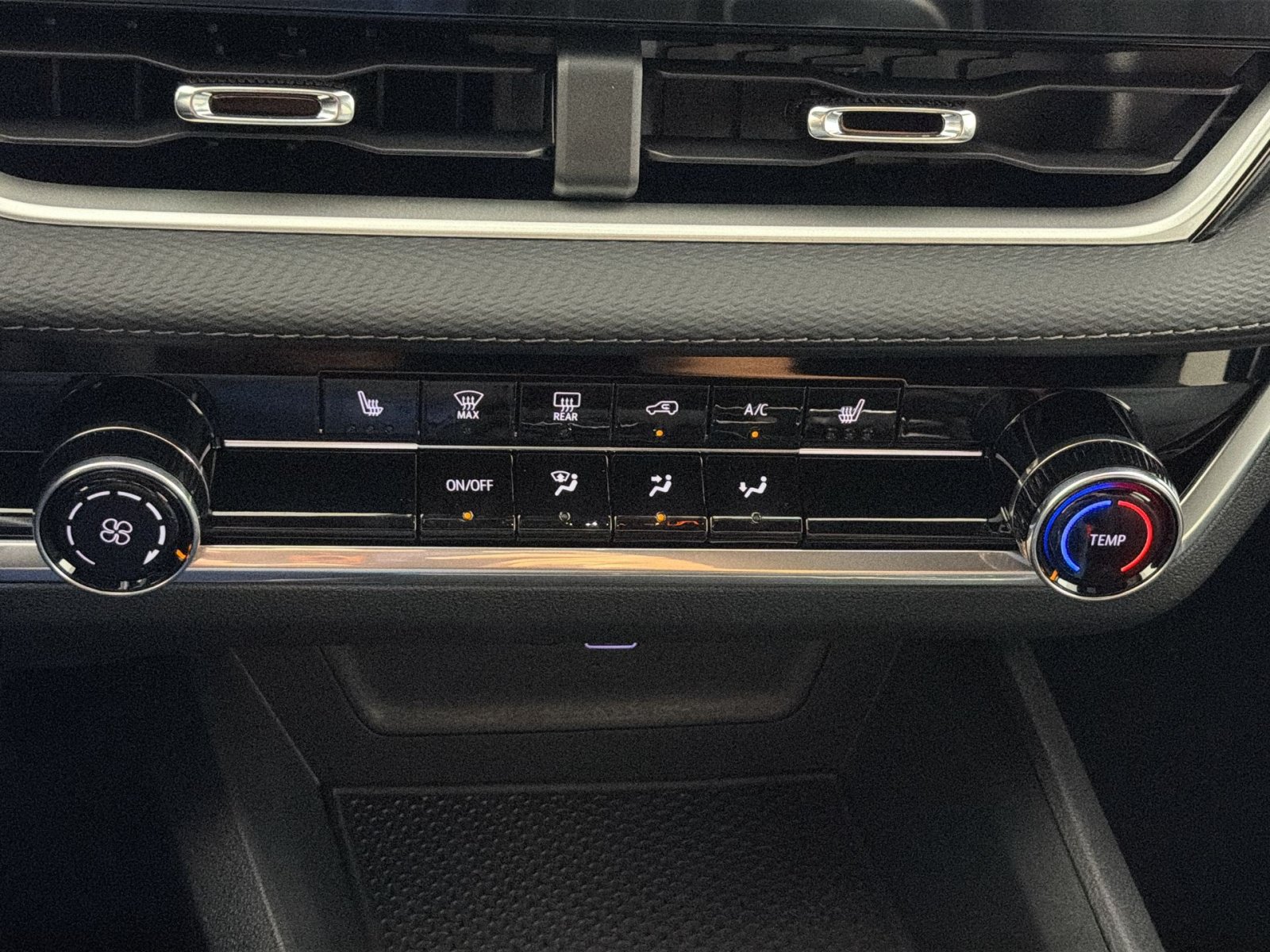 New 2027 Chevrolet Equinox LT w/ Safety and Technology Package AWD/4WD image 21