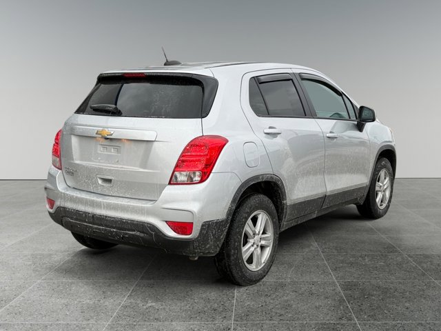 Certified 2022 Chevrolet Trax LS w/ Tint and Cruise Package image 5