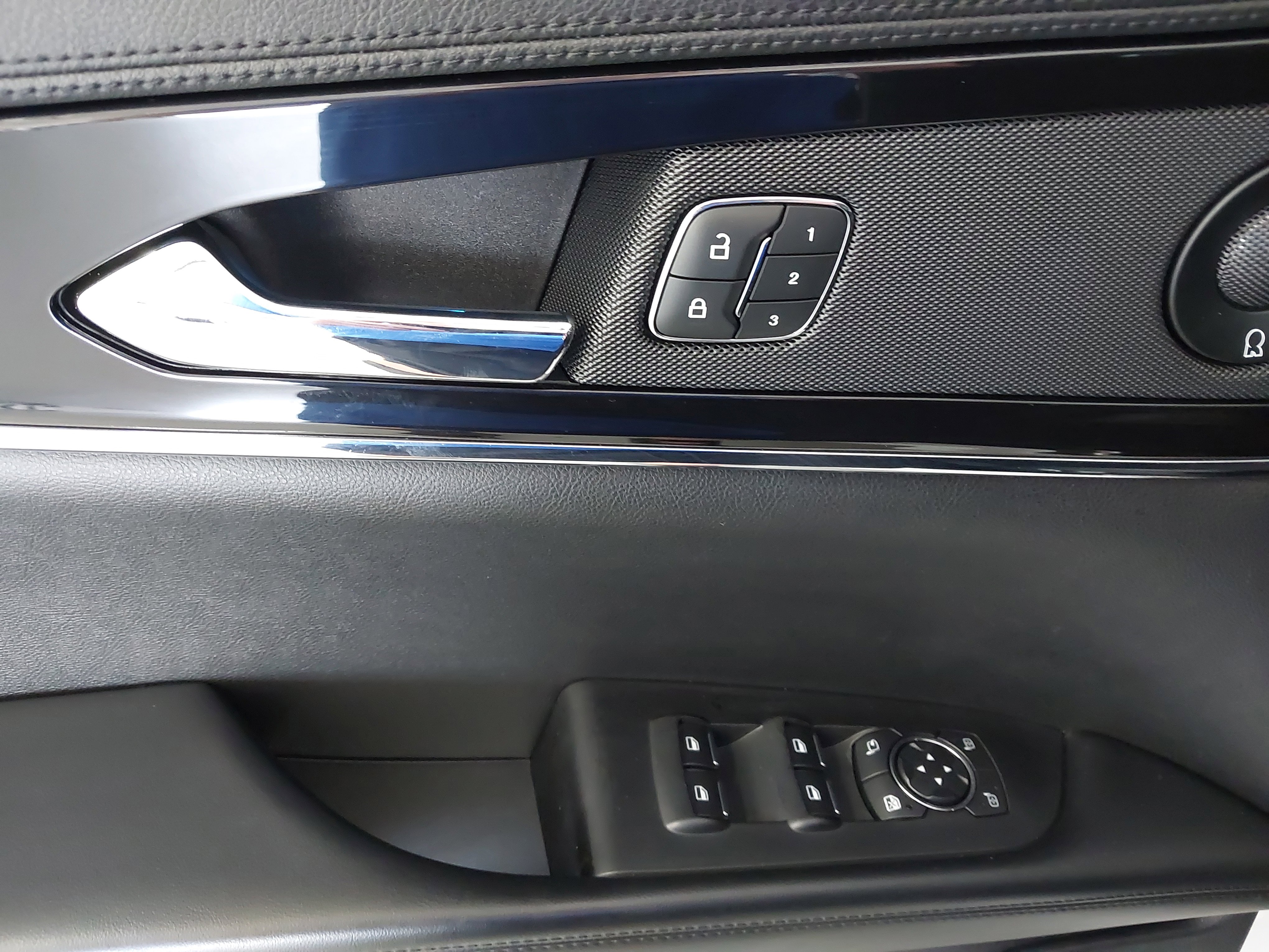 Used 2021 Lincoln Nautilus Reserve w/ Cargo Utility Package image 26