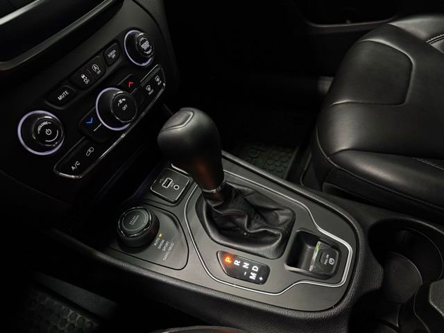 Used 2019 Jeep Cherokee Latitude Plus w/ Cold Weather Group image 19