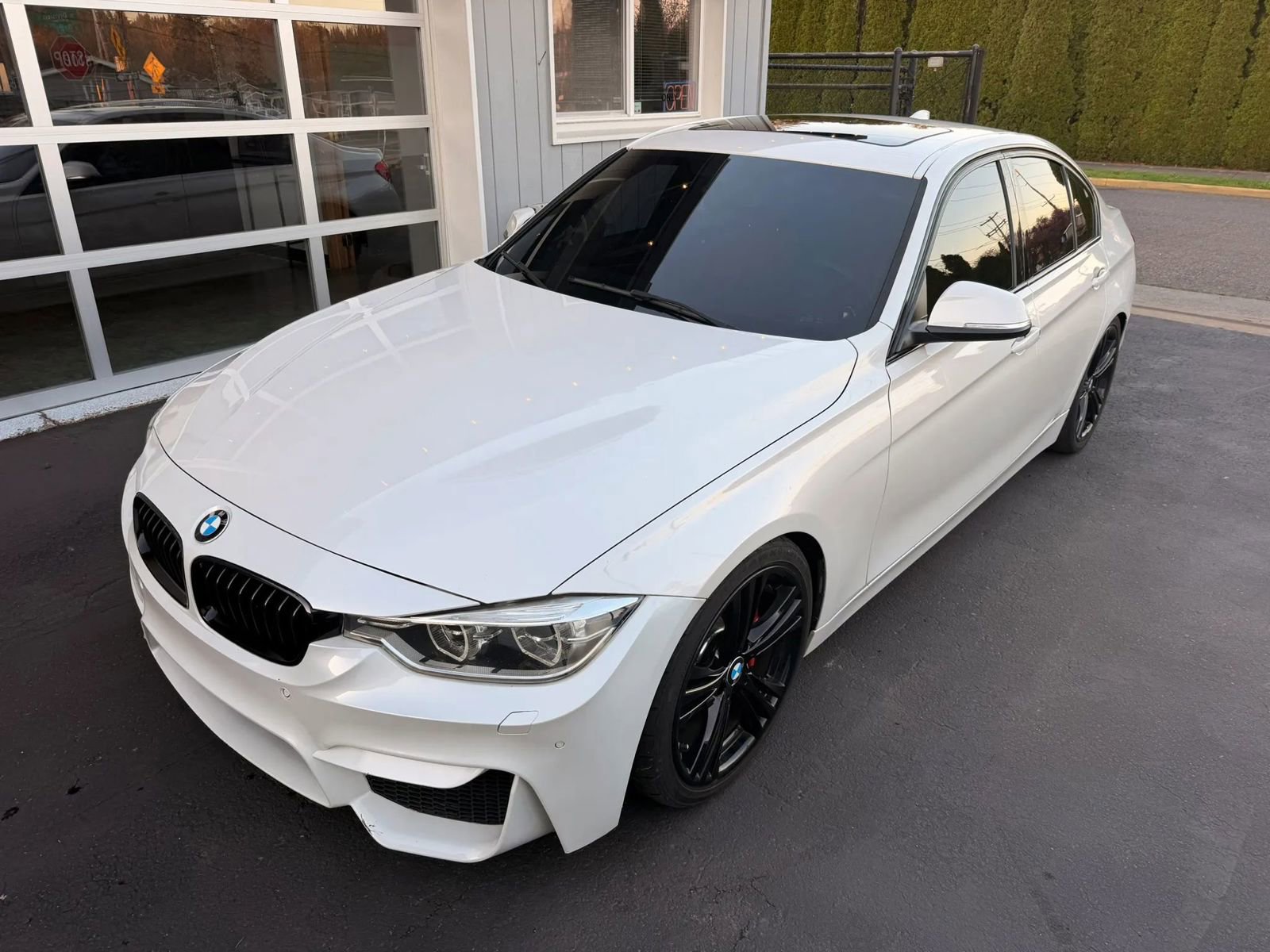 Used 2017 BMW 340i Sedan w/ Technology Package image 4