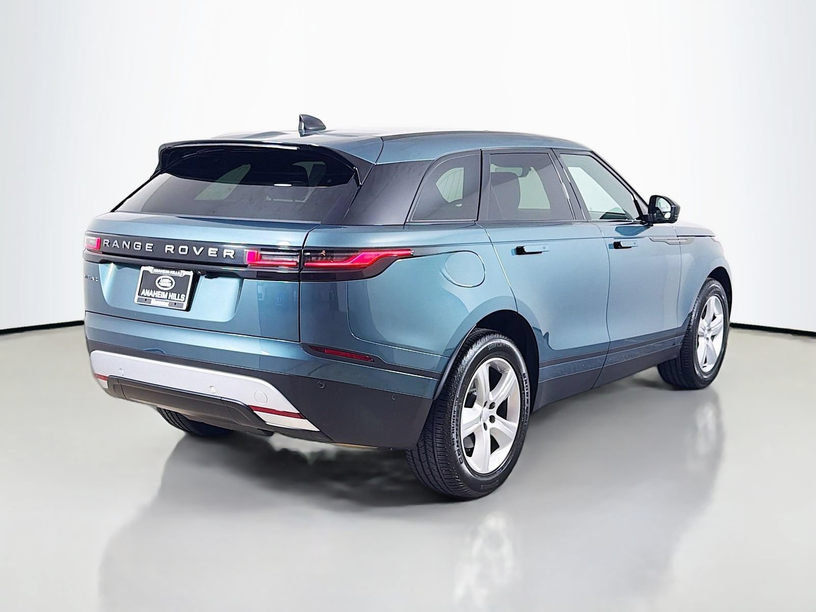 Used 2026 Land Rover Range Rover Velar S AWD/4WD image 5