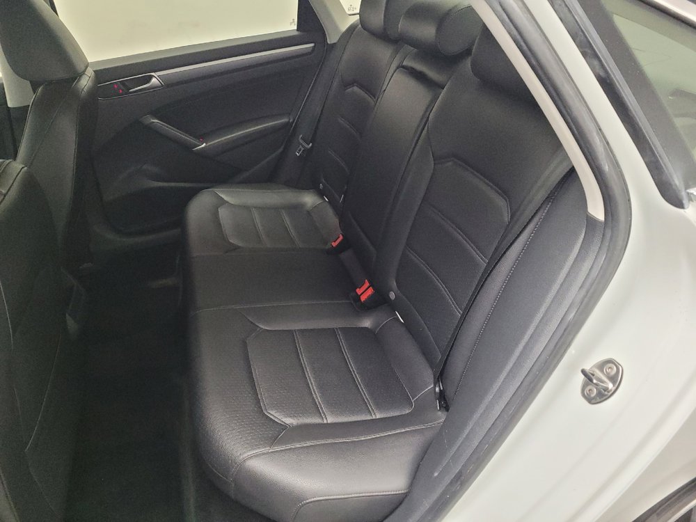 Used 2017 Volkswagen Passat 1.8T R-Line image 18