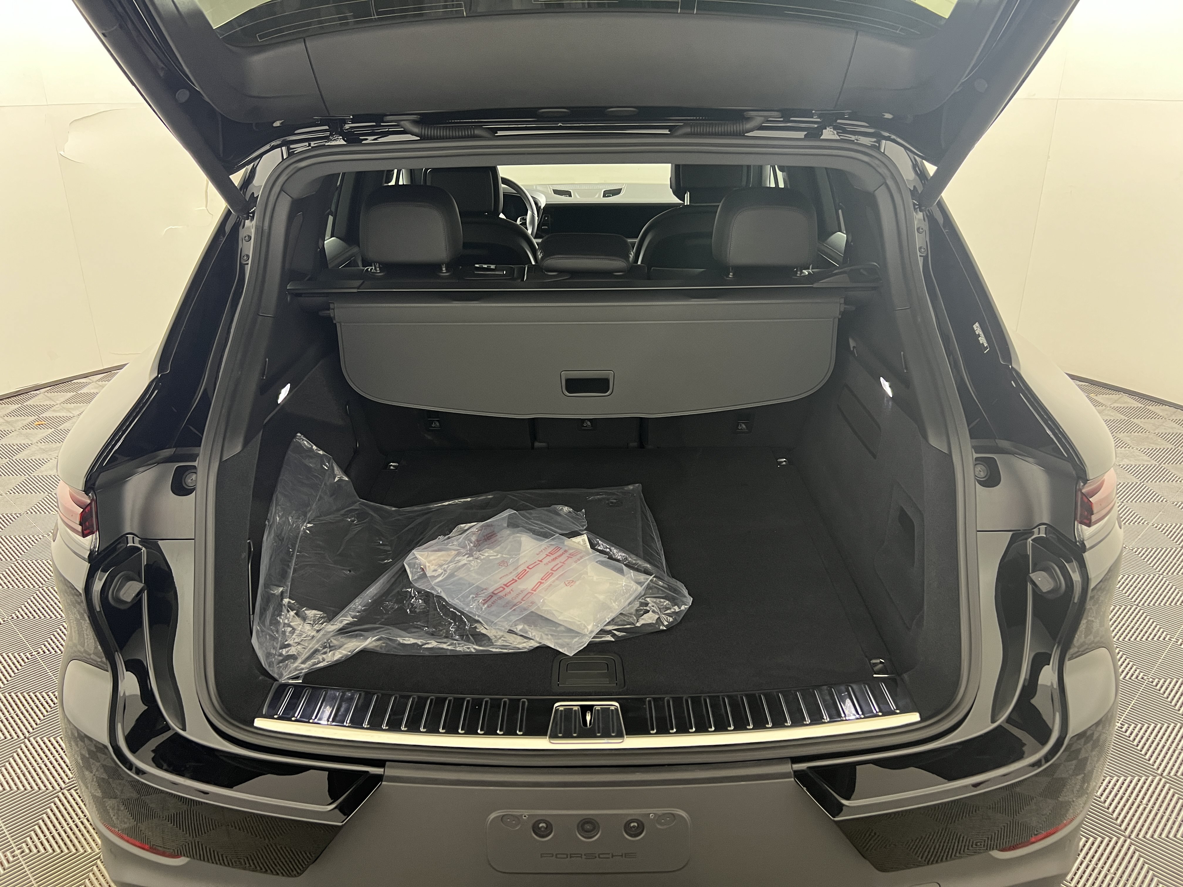 Certified 2026 Porsche Cayenne AWD/4WD image 21