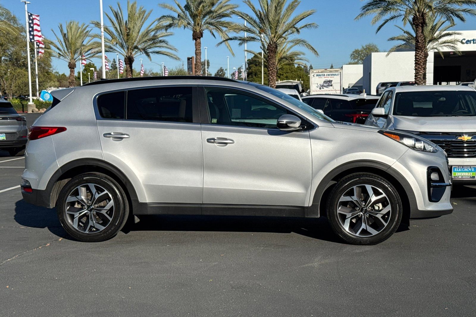 Used 2021 Kia Sportage EX w/ EX Technology Package image 2