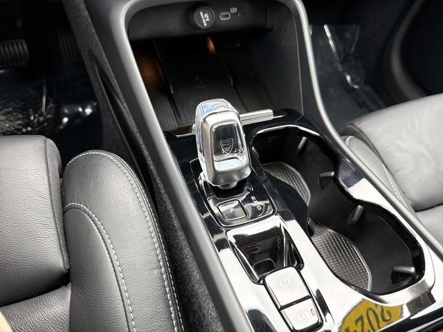 Certified 2024 Volvo XC40 B5 Plus w/ Protection Package Premier AWD/4WD image 25