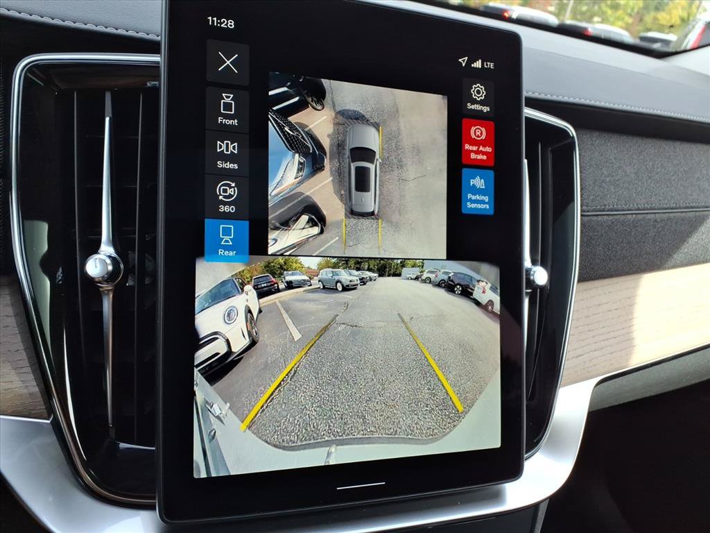New 2026 Volvo XC90 B6 Plus w/ Protection Package Premier AWD/4WD image 18