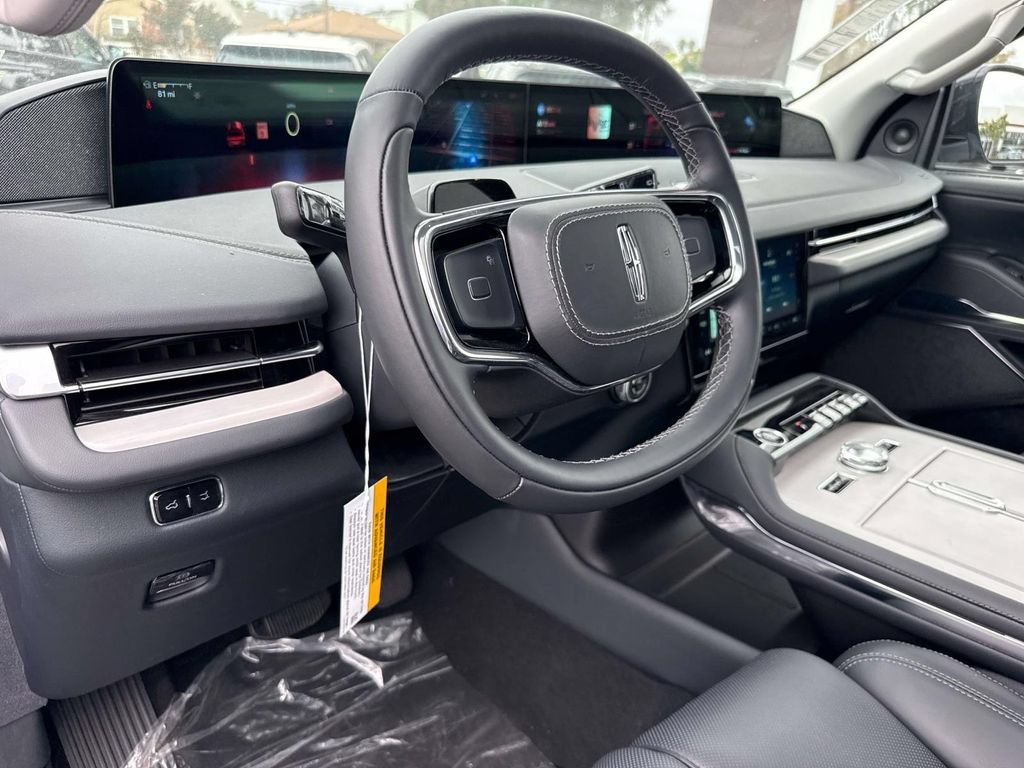 New 2025 Lincoln Navigator Reserve AWD/4WD image 28