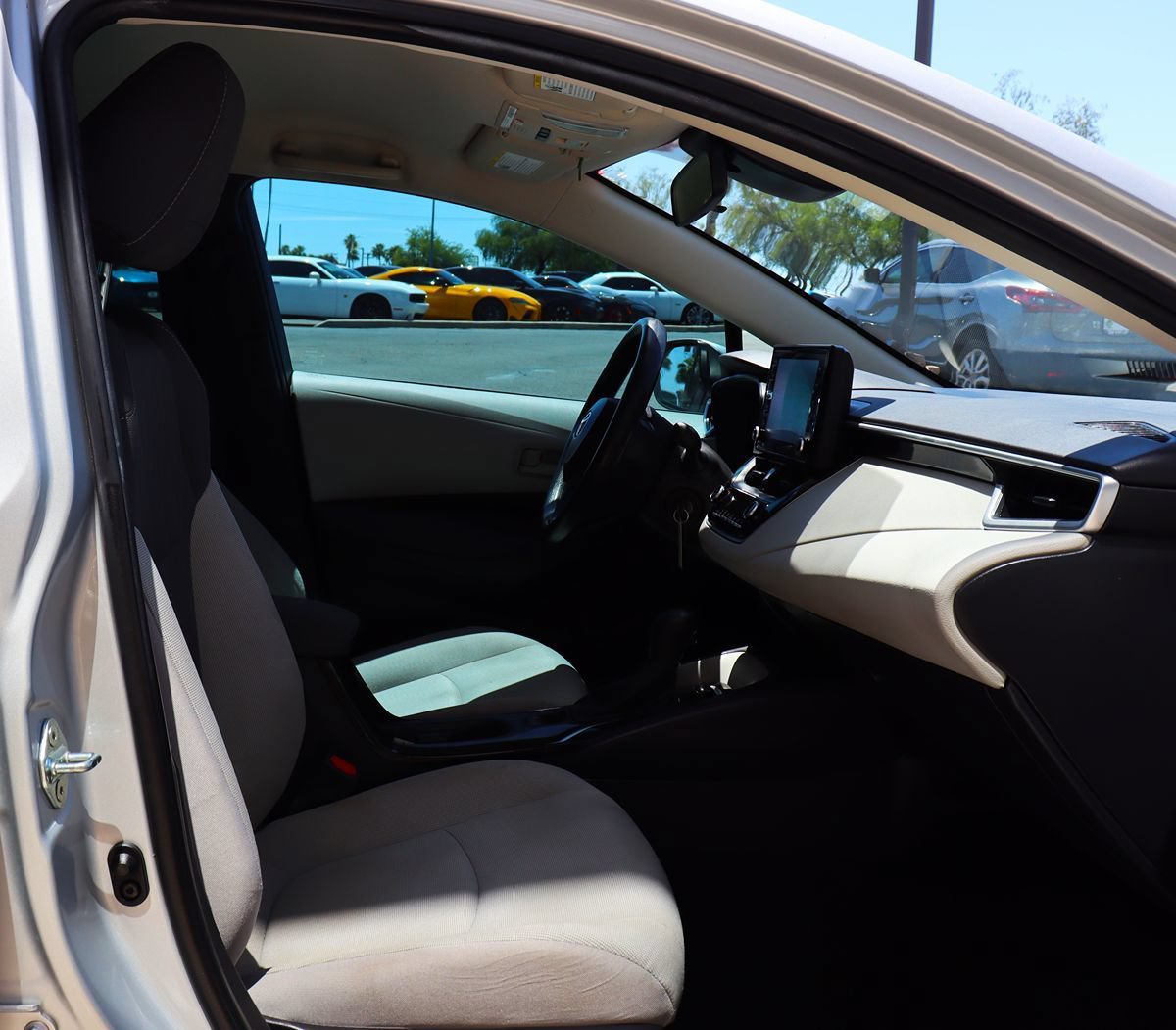 Used 2022 Toyota Corolla LE w/ Carpet Mat Package (TMS) FWD image 29