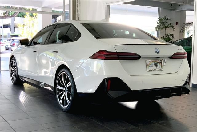 Used 2024 BMW i5 M60 w/ Premium Package AWD/4WD image 5
