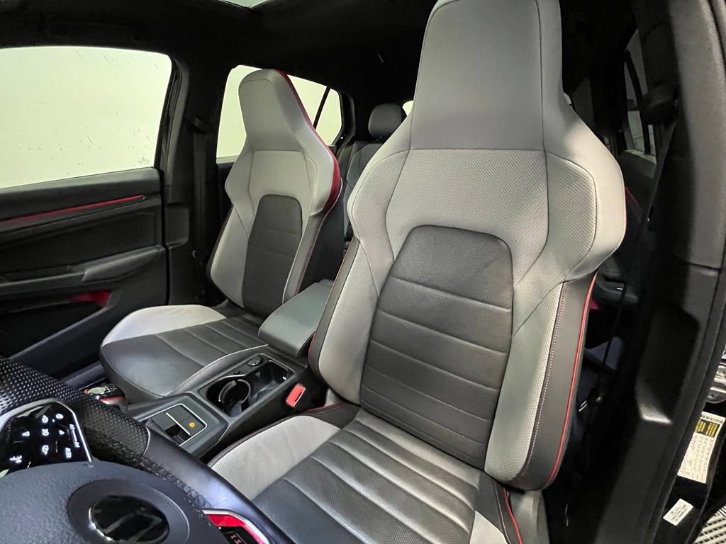 Used 2022 Volkswagen GTI SE FWD image 11