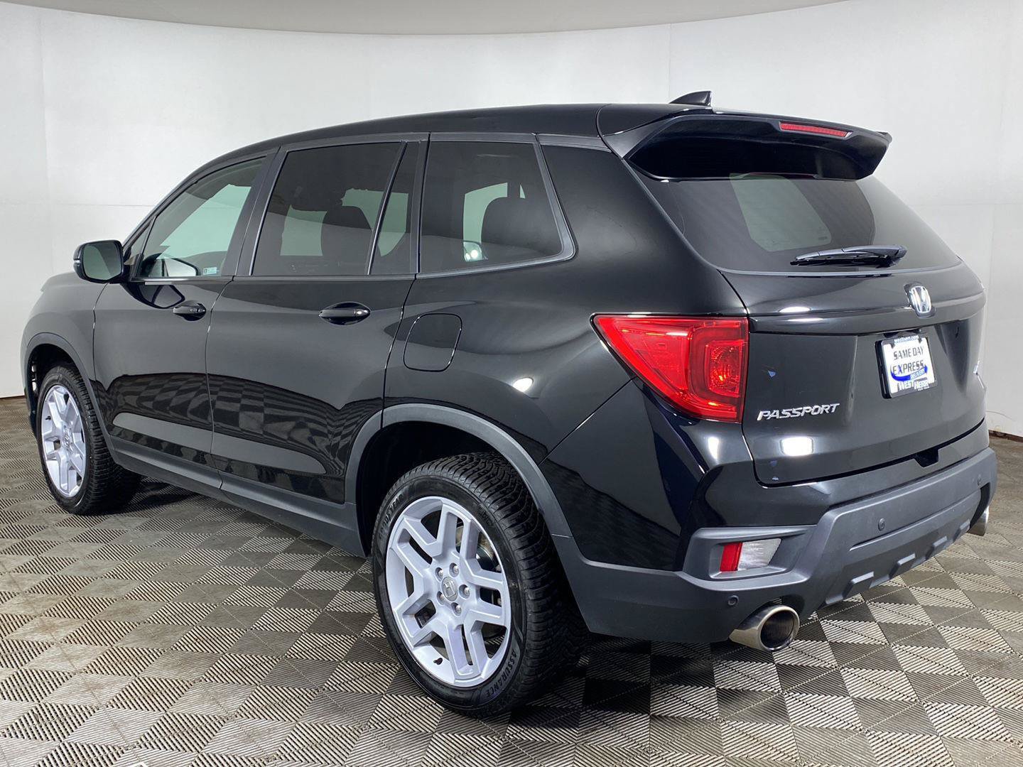 Used 2024 Honda Passport EX-L image 4