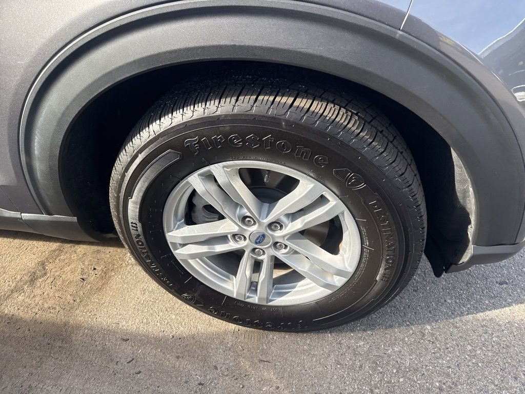 Certified 2022 Ford Explorer XLT w/ Equipment Group 202A image 4