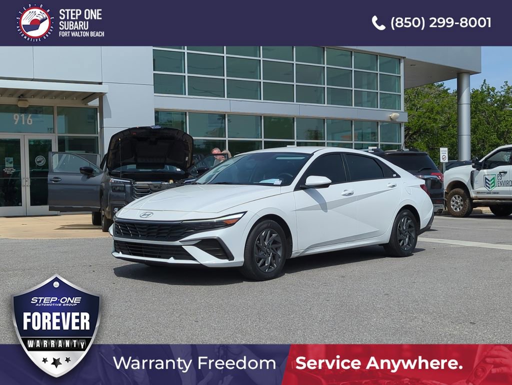 Used 2024 Hyundai Elantra SEL image 1