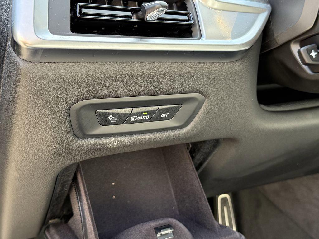 Used 2025 BMW X5 sDrive40i w/ M Sport Package image 16