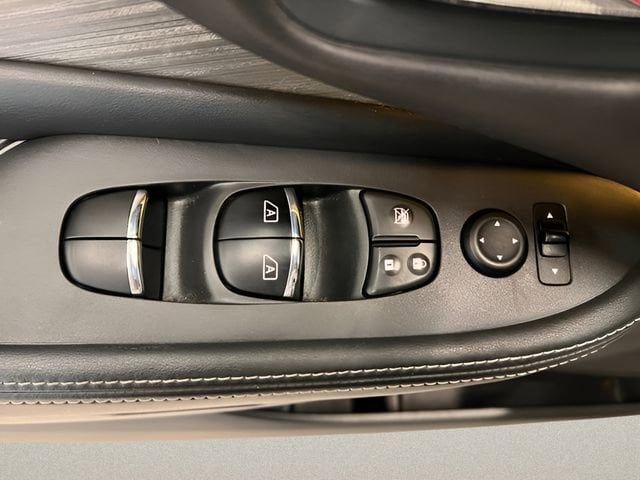 Used 2016 Nissan Murano Platinum w/ Platinum Technology Package AWD/4WD image 12