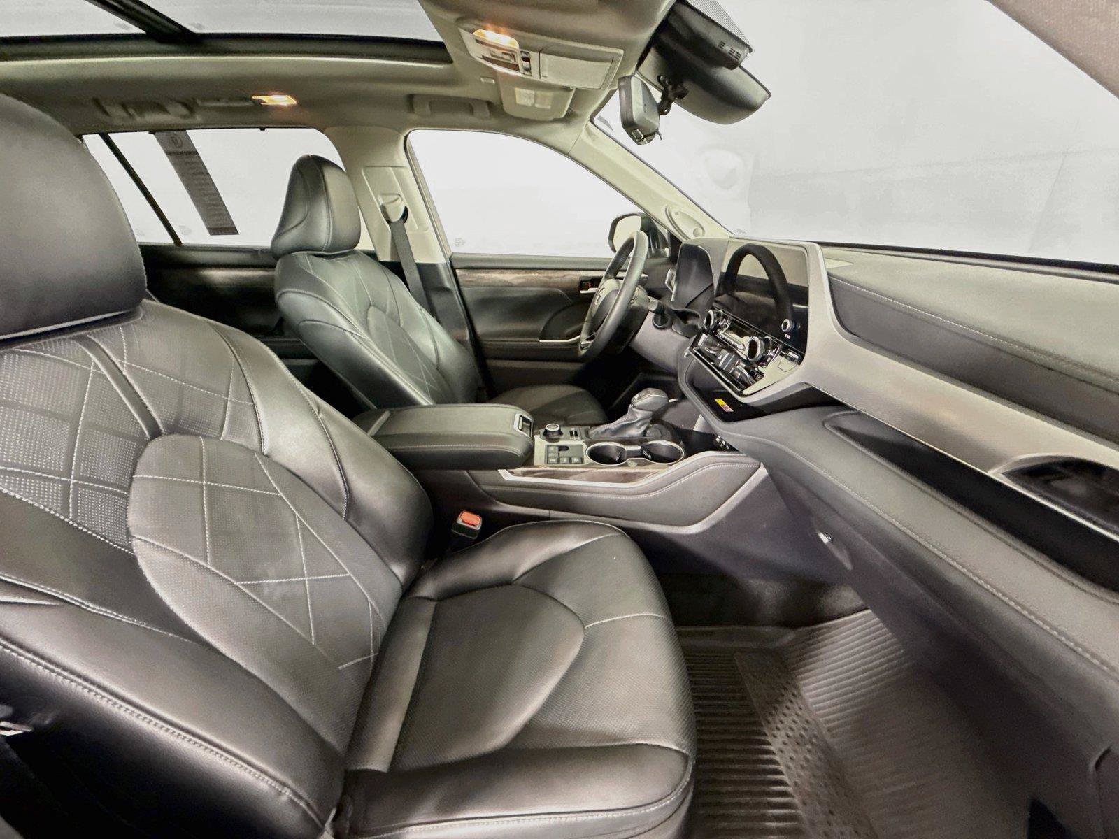 Certified 2025 Toyota Highlander Platinum AWD/4WD image 63