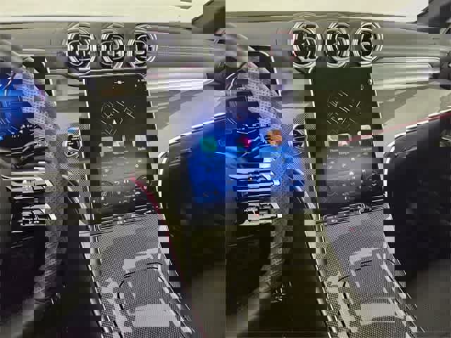 Used 2025 Mercedes-Benz GLC 350e 4MATIC image 29