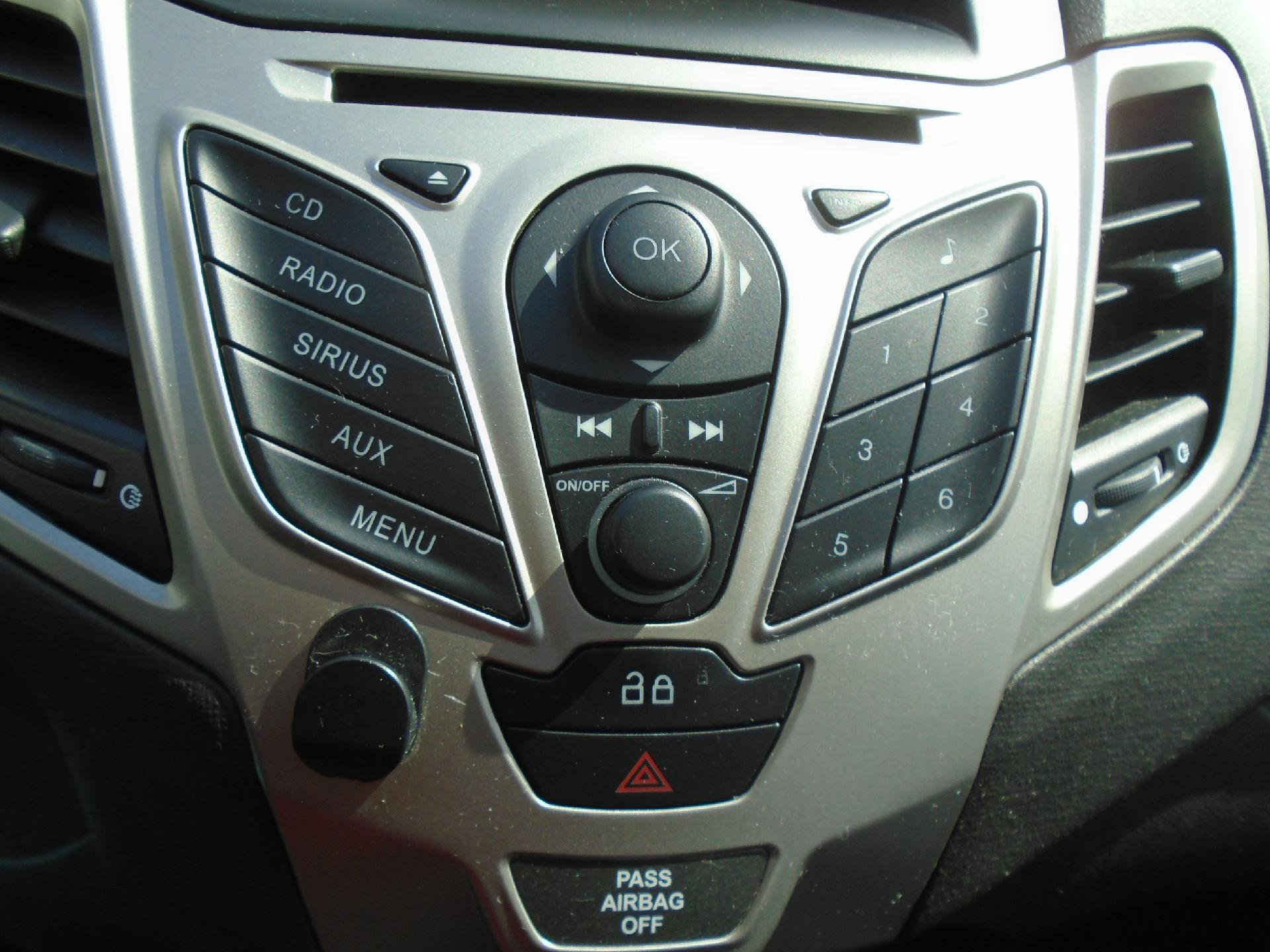 Used 2013 Ford Fiesta SE w/ Super Fuel Economy Pkg FWD image 10