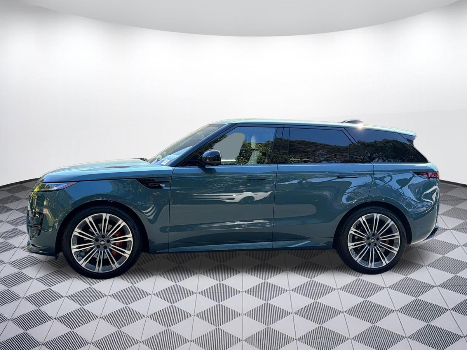 Used 2024 Land Rover Range Rover Sport Dynamic SE AWD/4WD image 2