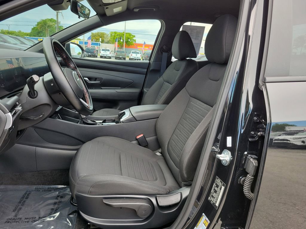 Used 2025 Hyundai Santa Cruz SE FWD image 11