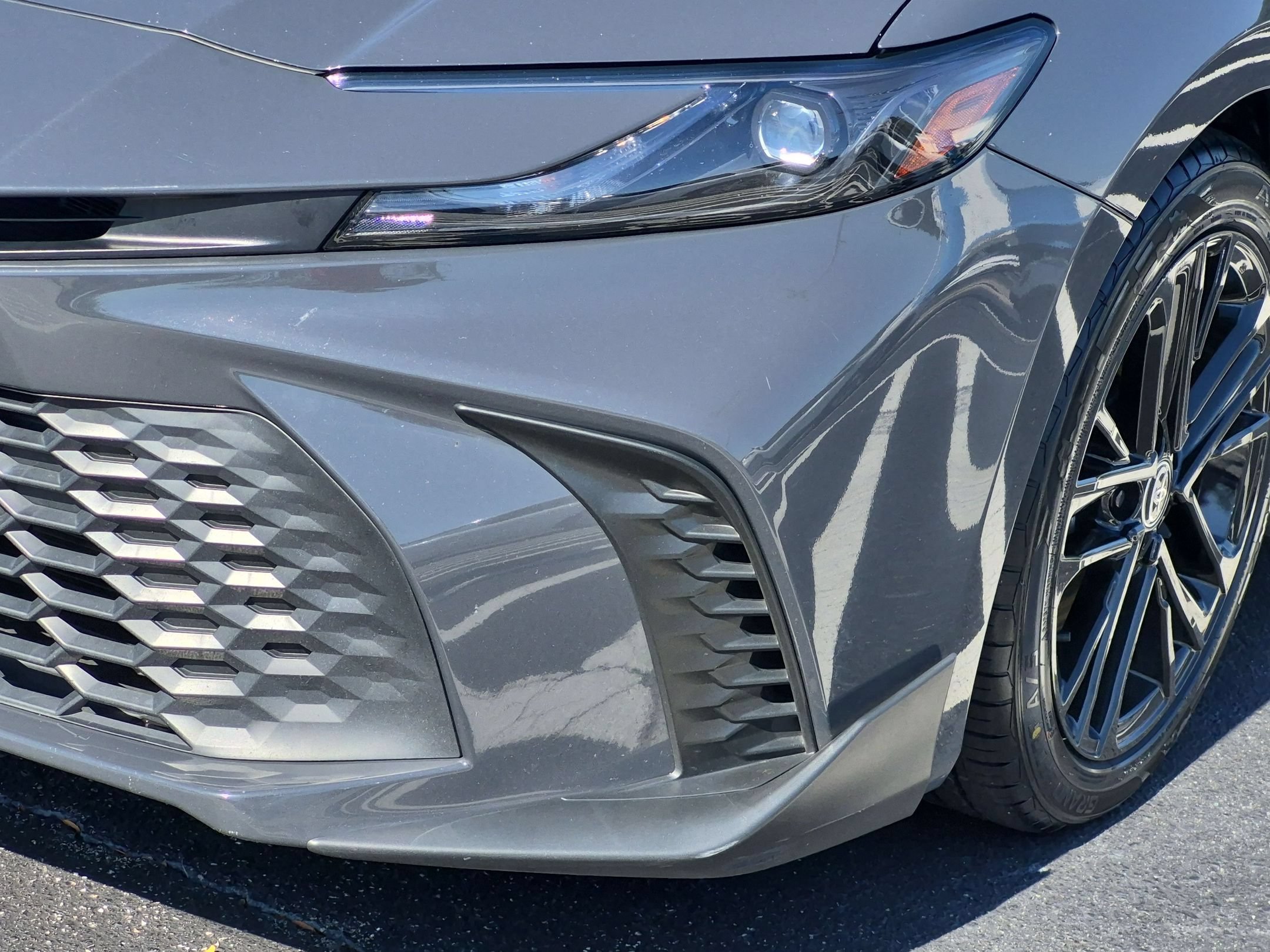 Used 2025 Toyota Camry SE FWD image 9