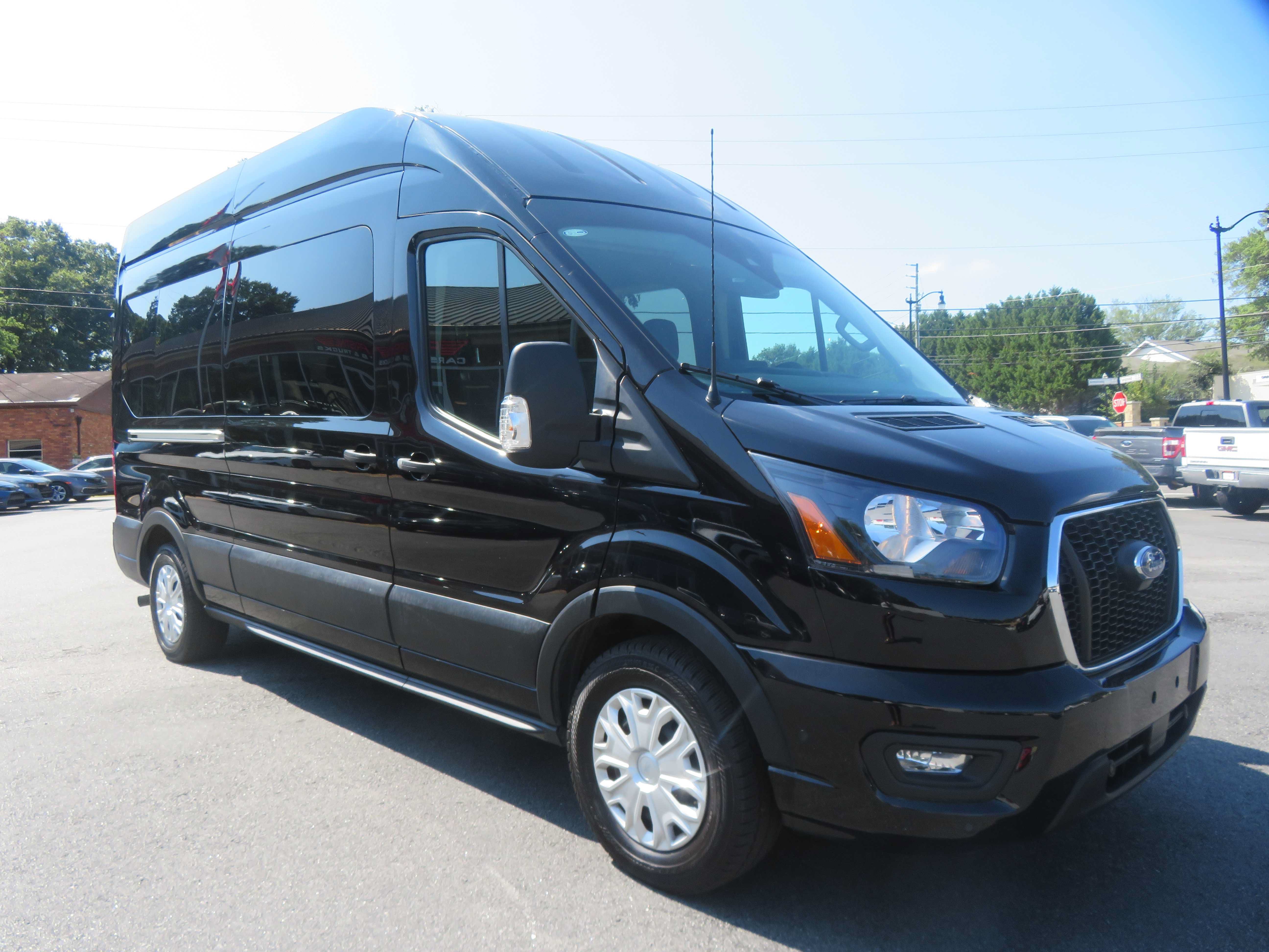 Used 2025 Ford Transit 350 XLT RWD image 3