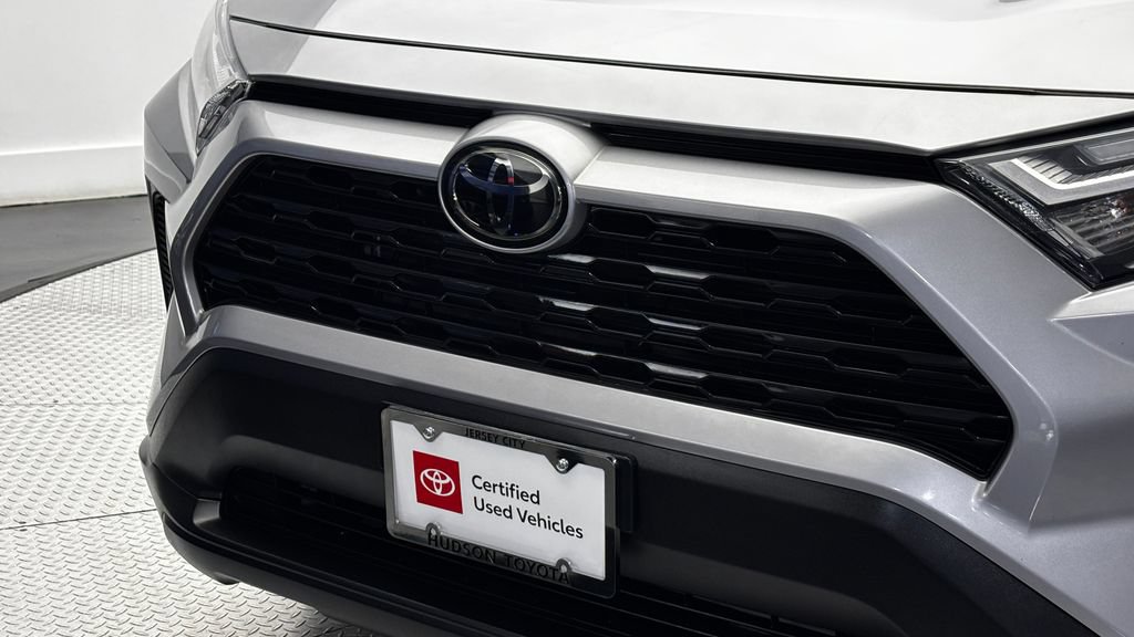 Used 2023 Toyota RAV4 LE FWD image 2