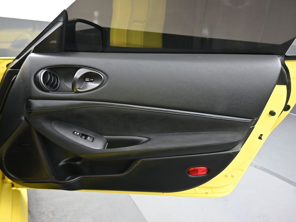 Used 2023 Nissan Z w/ Floor Mat Package (L93) RWD image 31