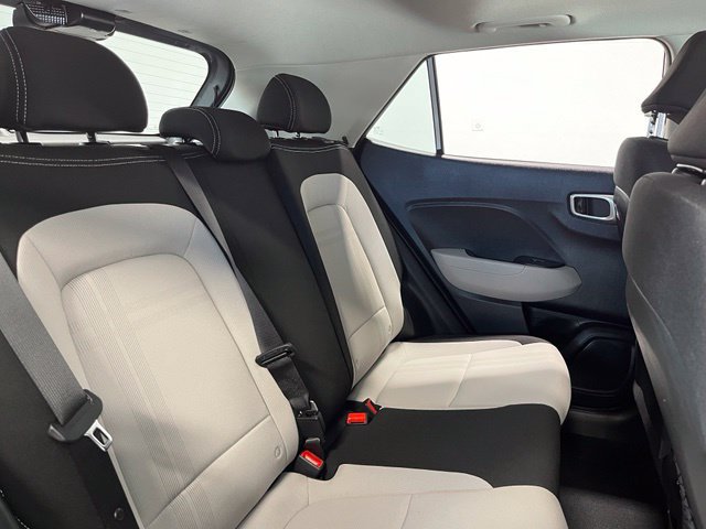 Used 2025 Hyundai Venue SEL FWD image 14