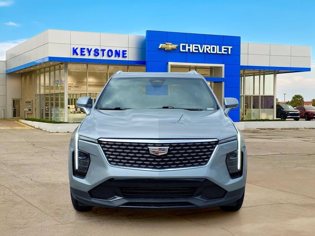 Used 2024 Cadillac XT4 Premium Luxury FWD image 2