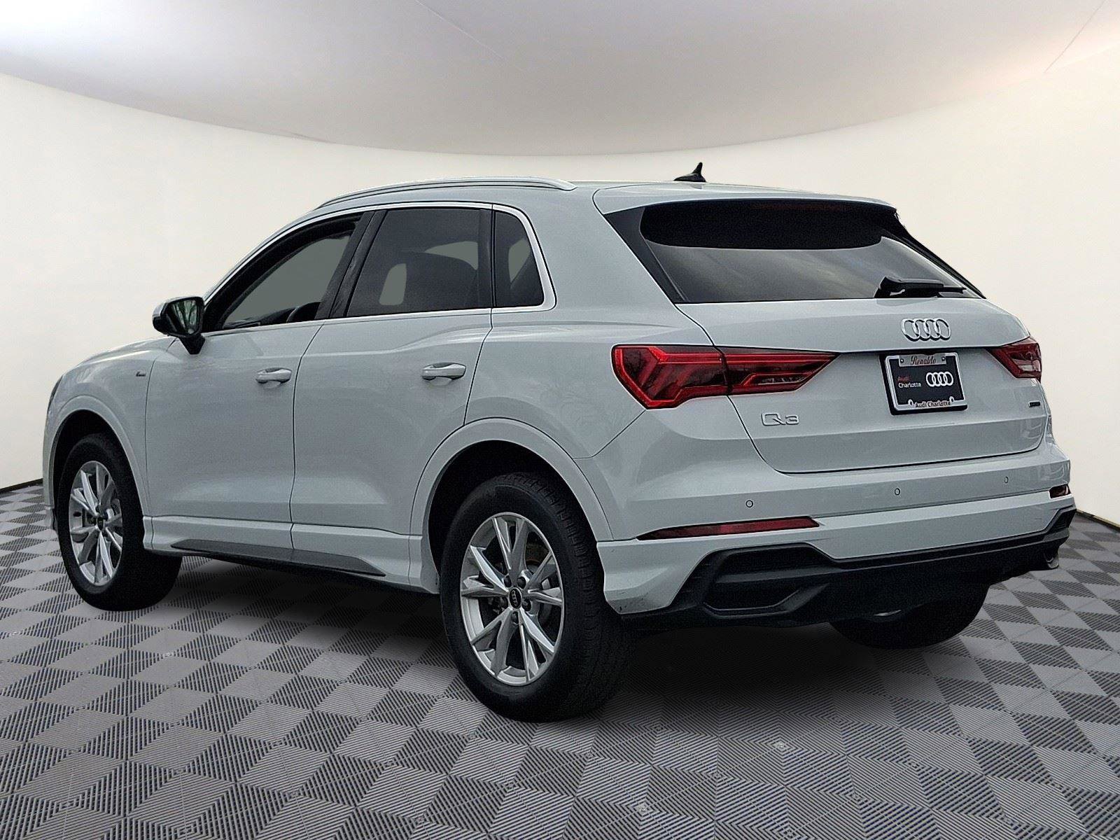 Used 2025 Audi Q3 2.0T Premium Plus w/ Premium Plus Package image 4