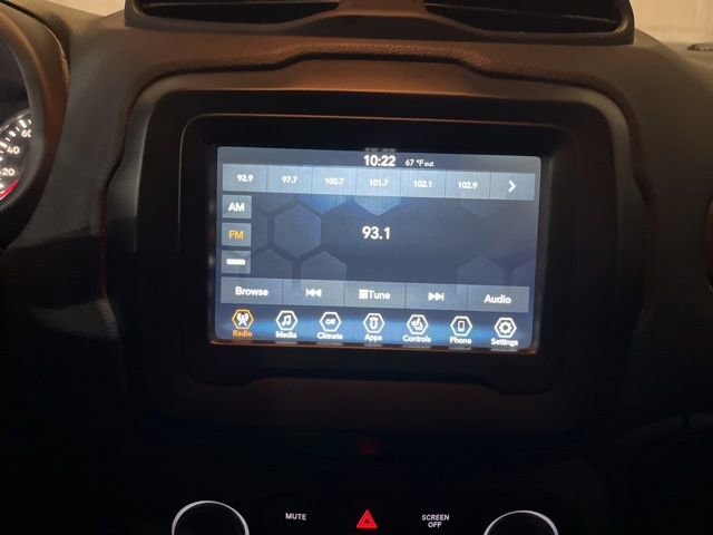 Used 2019 Jeep Renegade Latitude w/ Cold Weather Group image 20