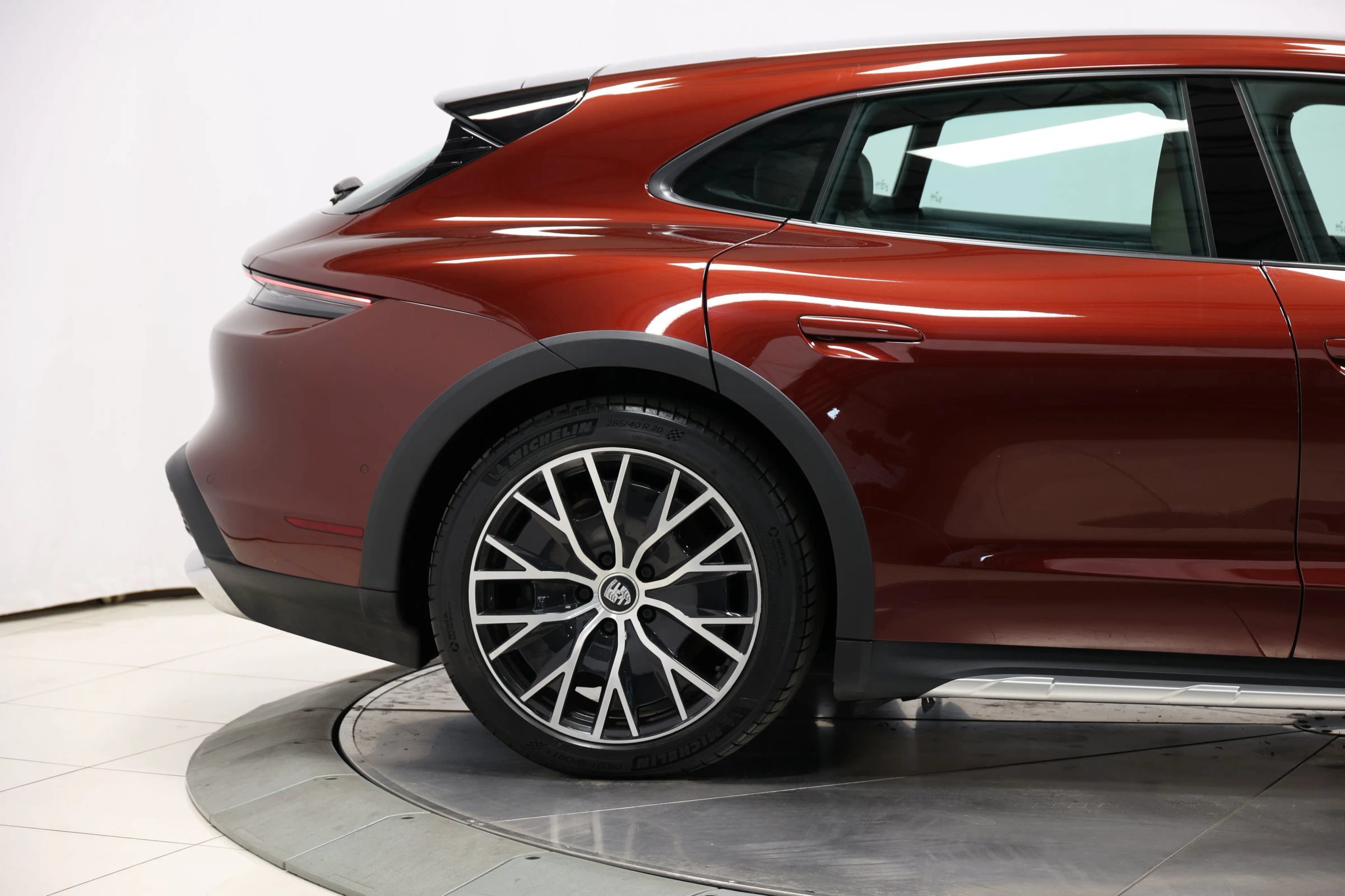 Used 2022 Porsche Taycan 4 Cross Turismo w/ Technology Package AWD/4WD image 61