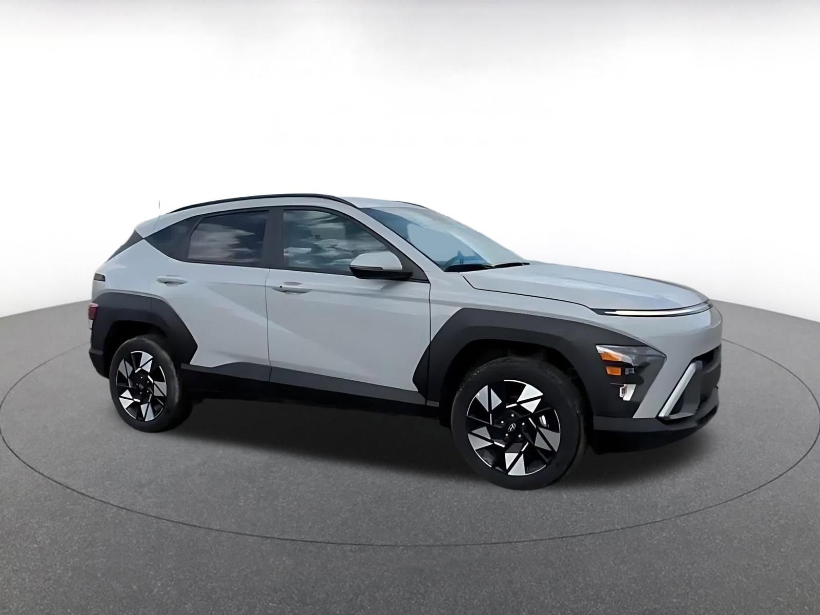 Used 2025 Hyundai Kona SEL image 2