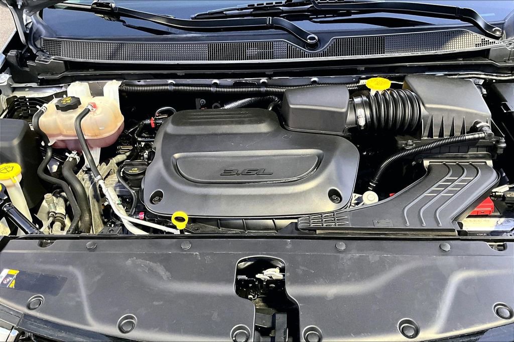 Used 2024 Chrysler Pacifica Touring-L image 20