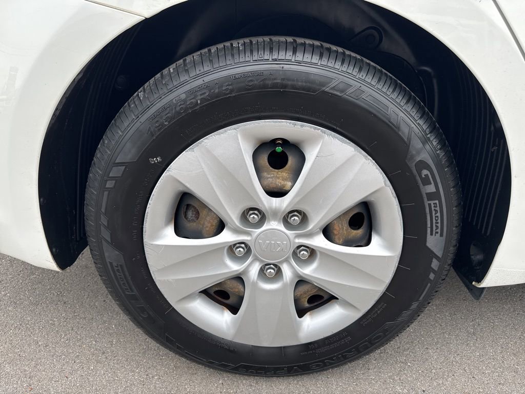 Used 2017 Kia Forte LX image 28