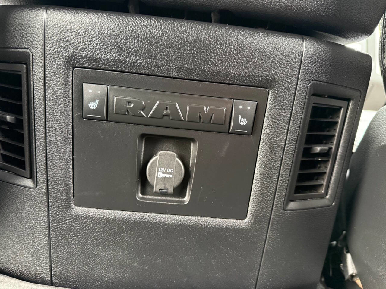 Used 2015 RAM 3500 Laramie w/ Black Appearance Group AWD/4WD image 20