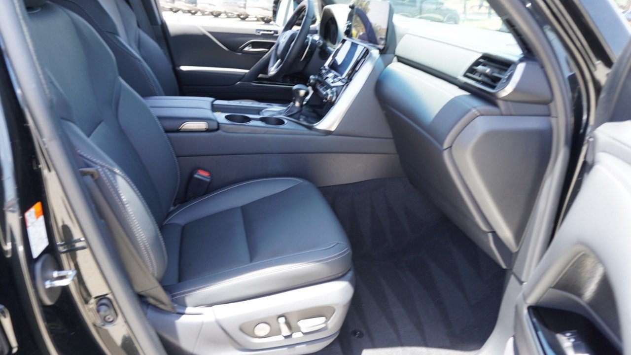 Certified 2026 Lexus LX 600 4WD w/ Accessory Package (Z1) image 14