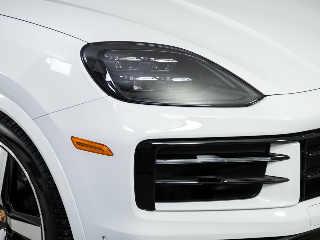 New 2026 Porsche Cayenne Coupe AWD/4WD image 38