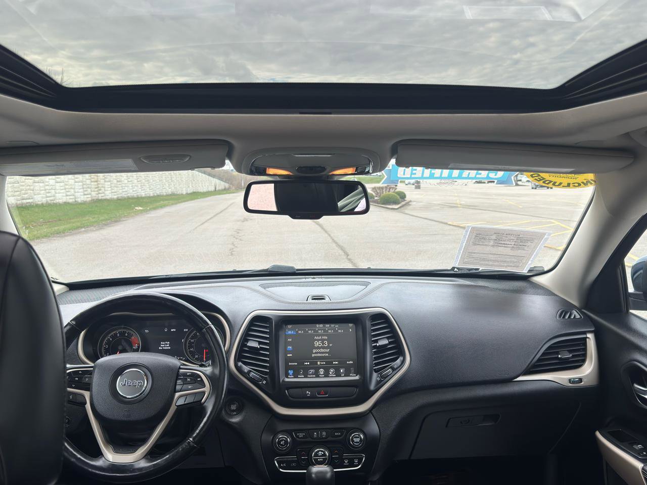 Used 2018 Jeep Cherokee Limited image 17