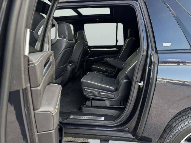 Used 2025 Cadillac Escalade ESV Sport w/ Touring Package AWD/4WD image 35