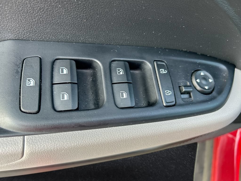 Used 2023 Hyundai Venue SEL FWD image 12