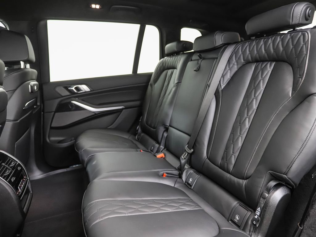 Used 2026 BMW X7 xDrive40i w/ M Sport Package image 22