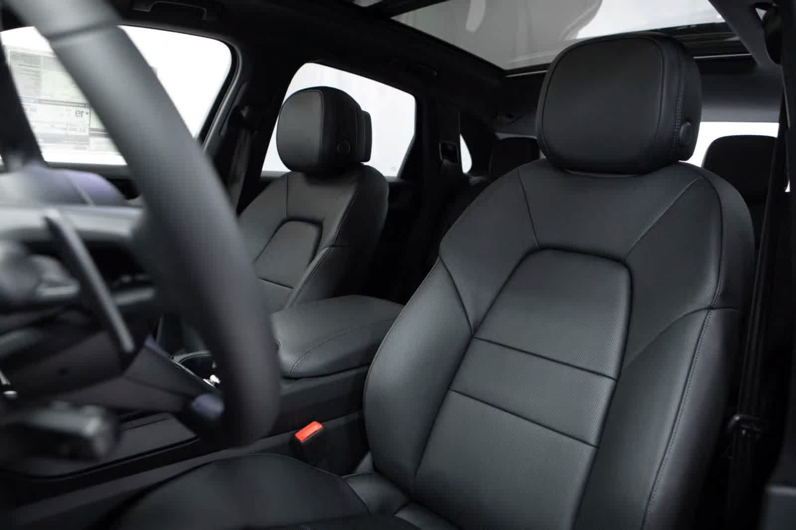 Certified 2026 Porsche Cayenne AWD/4WD image 5