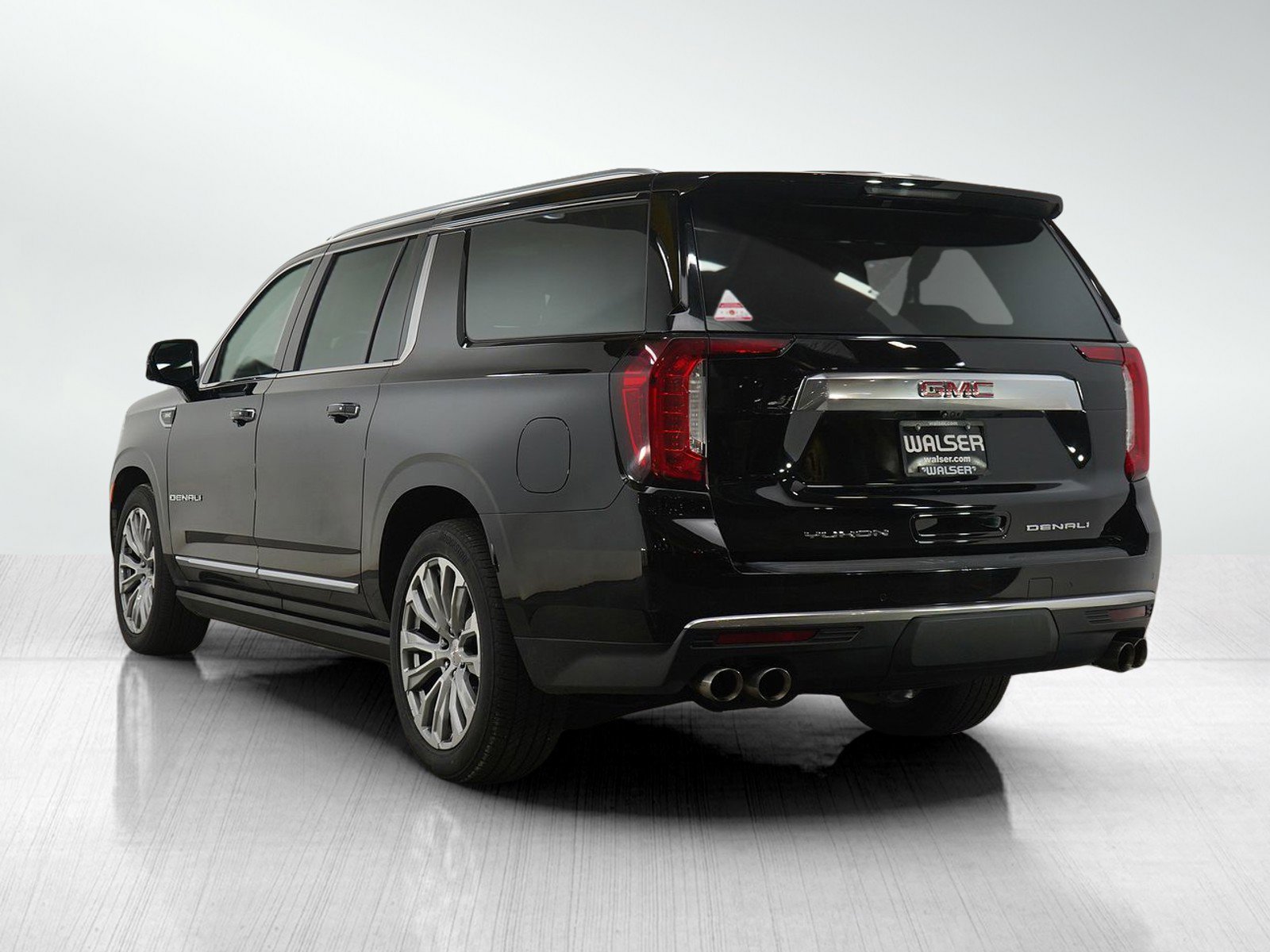 Used 2021 GMC Yukon XL Denali w/ Denali Ultimate Package image 3