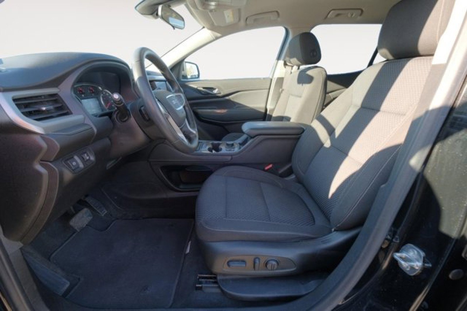 Used 2022 GMC Acadia SLE w/ Driver Convenience Package image 12