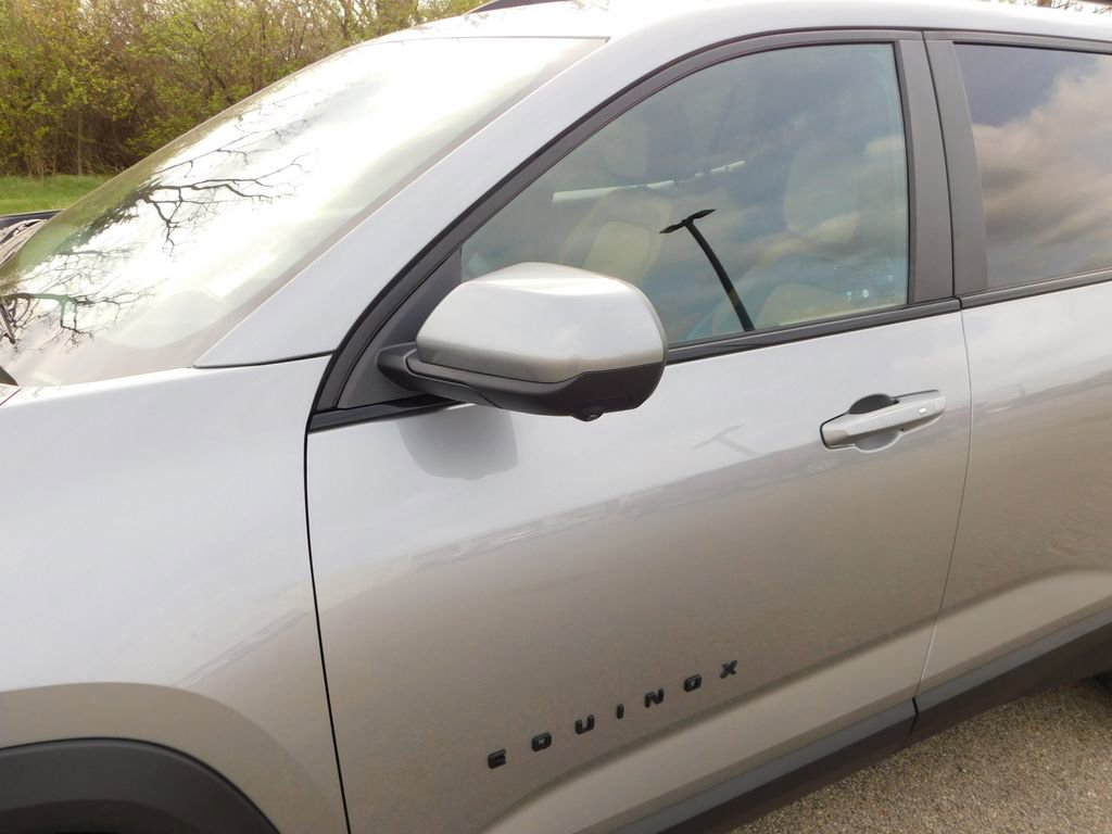Used 2025 Chevrolet Equinox ACTIV w/ Safety and Technology Package image 11